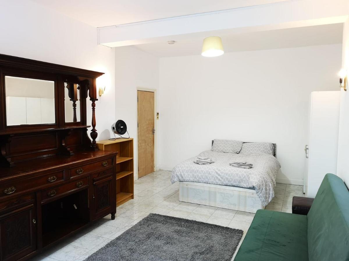 Privatunterkunft Large Spacious In Zone 2